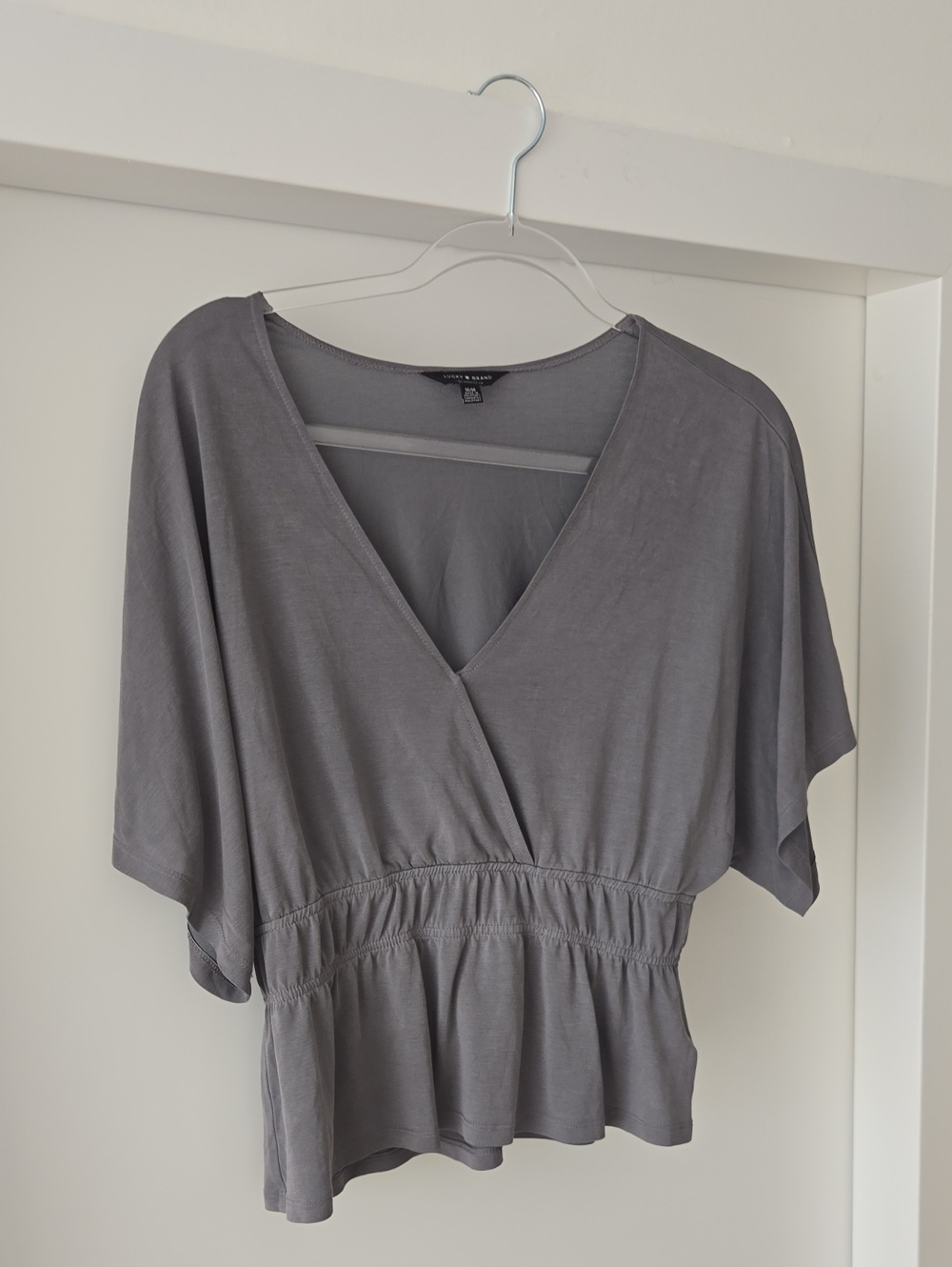 Lucky Brand Light Gray V-Neck Short Sleeve Peplum Top